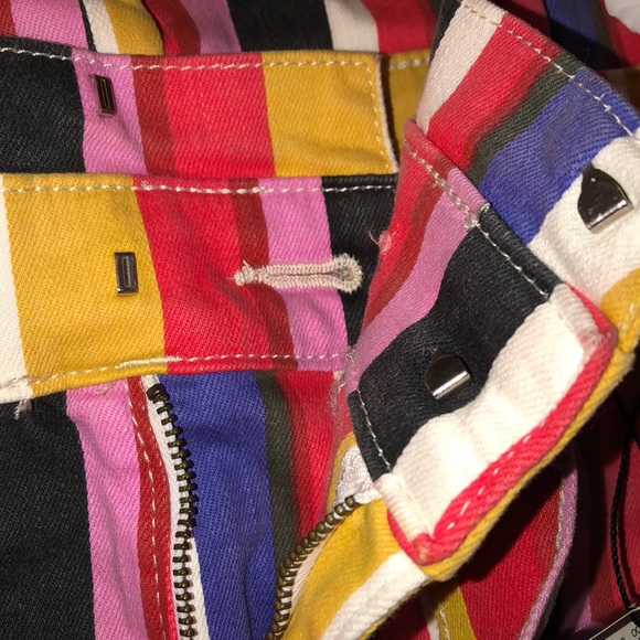 💞 High Rise Shorts - Picture 3 of 5